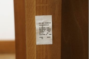 中古　トーマスビル(THOMASVILLE)　クラシカルなデザインが魅力の猫脚サイドテーブル(カフェテーブル、コーヒーテーブル、エンドテーブル、花台、飾り台)(R-067616)