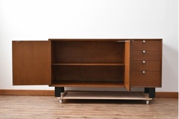 アメリカビンテージ　George Nelson(ジョージ・ネルソン)　Hermanmiller(ハーマンミラー)社製　ミッドセンチュリーデザインのサイドボード　(R-067617)
