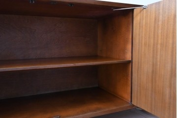 アメリカビンテージ　George Nelson(ジョージ・ネルソン)　Hermanmiller(ハーマンミラー)社製　ミッドセンチュリーデザインのサイドボード　(R-067617)