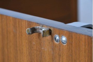 アメリカビンテージ　George Nelson(ジョージ・ネルソン)　Hermanmiller(ハーマンミラー)社製　ミッドセンチュリーデザインのサイドボード　(R-067617)