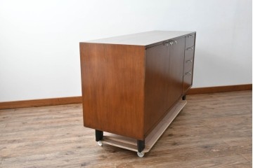 アメリカビンテージ　George Nelson(ジョージ・ネルソン)　Hermanmiller(ハーマンミラー)社製　ミッドセンチュリーデザインのサイドボード　(R-067617)