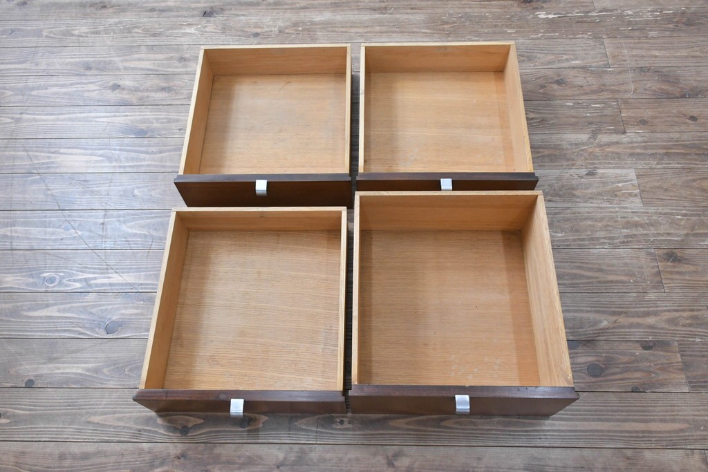 アメリカビンテージ　George Nelson(ジョージ・ネルソン)　Hermanmiller(ハーマンミラー)社製　ミッドセンチュリーデザインのサイドボード　(R-067617)