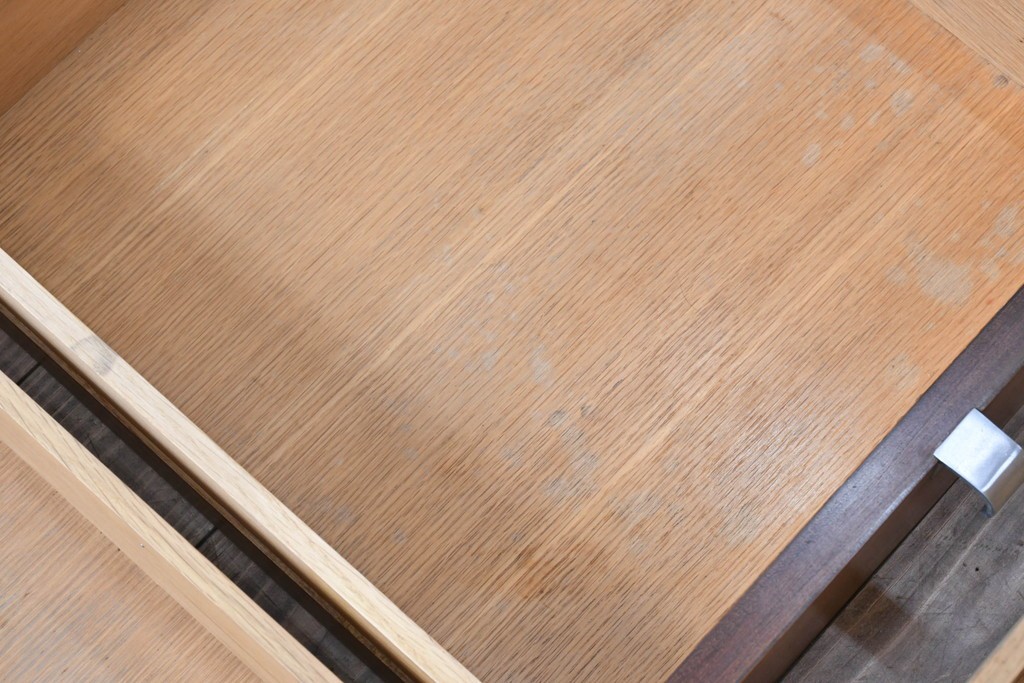 アメリカビンテージ　George Nelson(ジョージ・ネルソン)　Hermanmiller(ハーマンミラー)社製　ミッドセンチュリーデザインのサイドボード　(R-067617)