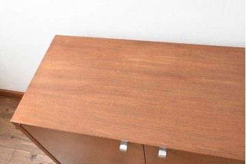 アメリカビンテージ　George Nelson(ジョージ・ネルソン)　Hermanmiller(ハーマンミラー)社製　ミッドセンチュリーデザインのサイドボード　(R-067617)
