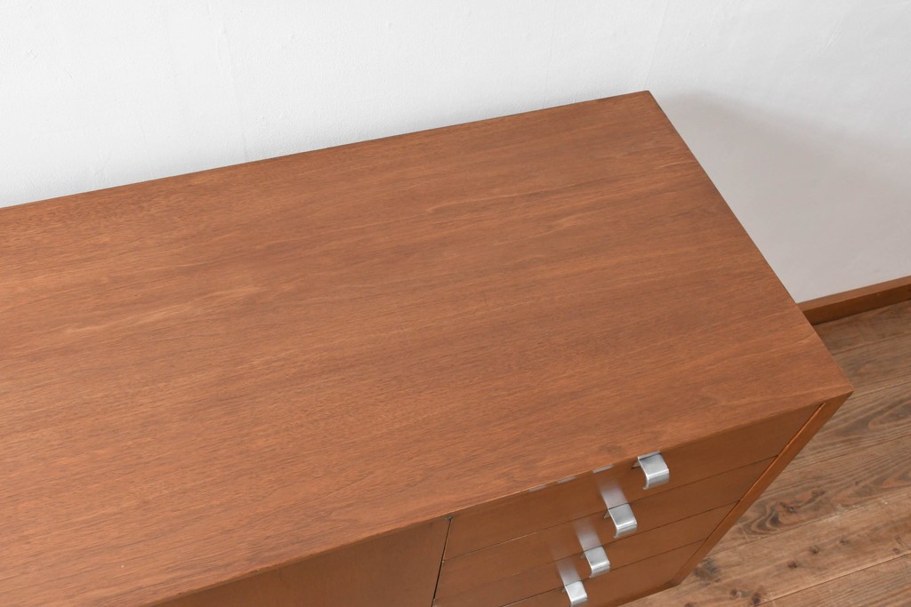 アメリカビンテージ　George Nelson(ジョージ・ネルソン)　Hermanmiller(ハーマンミラー)社製　ミッドセンチュリーデザインのサイドボード　(R-067617)