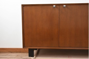 アメリカビンテージ　George Nelson(ジョージ・ネルソン)　Hermanmiller(ハーマンミラー)社製　ミッドセンチュリーデザインのサイドボード　(R-067617)