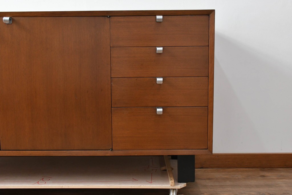 アメリカビンテージ　George Nelson(ジョージ・ネルソン)　Hermanmiller(ハーマンミラー)社製　ミッドセンチュリーデザインのサイドボード　(R-067617)