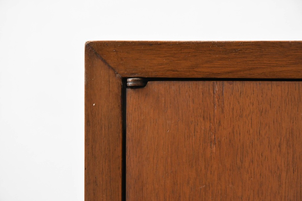 アメリカビンテージ　George Nelson(ジョージ・ネルソン)　Hermanmiller(ハーマンミラー)社製　ミッドセンチュリーデザインのサイドボード　(R-067617)