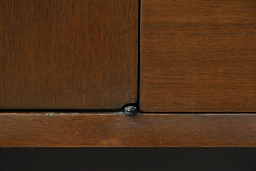 アメリカビンテージ　George Nelson(ジョージ・ネルソン)　Hermanmiller(ハーマンミラー)社製　ミッドセンチュリーデザインのサイドボード　(R-067617)