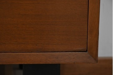 アメリカビンテージ　George Nelson(ジョージ・ネルソン)　Hermanmiller(ハーマンミラー)社製　ミッドセンチュリーデザインのサイドボード　(R-067617)