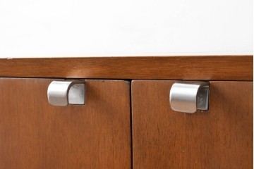 アメリカビンテージ　George Nelson(ジョージ・ネルソン)　Hermanmiller(ハーマンミラー)社製　ミッドセンチュリーデザインのサイドボード　(R-067617)