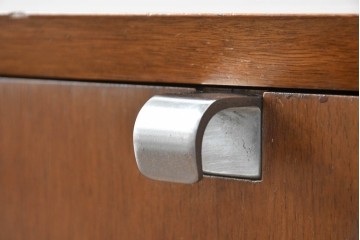 アメリカビンテージ　George Nelson(ジョージ・ネルソン)　Hermanmiller(ハーマンミラー)社製　ミッドセンチュリーデザインのサイドボード　(R-067617)