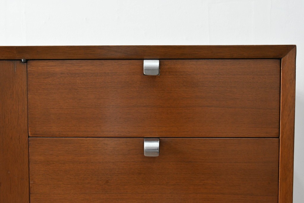 アメリカビンテージ　George Nelson(ジョージ・ネルソン)　Hermanmiller(ハーマンミラー)社製　ミッドセンチュリーデザインのサイドボード　(R-067617)