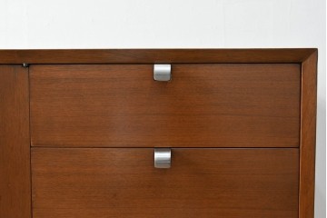 アメリカビンテージ　George Nelson(ジョージ・ネルソン)　Hermanmiller(ハーマンミラー)社製　ミッドセンチュリーデザインのサイドボード　(R-067617)
