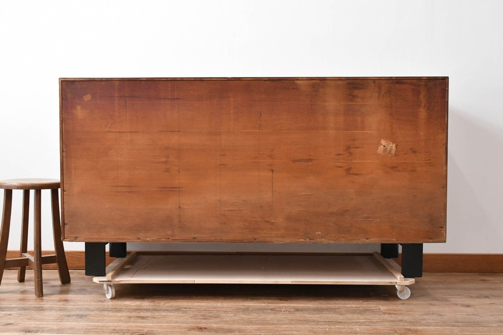 アメリカビンテージ　George Nelson(ジョージ・ネルソン)　Hermanmiller(ハーマンミラー)社製　ミッドセンチュリーデザインのサイドボード　(R-067617)