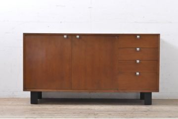 アメリカビンテージ　George Nelson(ジョージ・ネルソン)　Hermanmiller(ハーマンミラー)社製　洗練された佇まいが魅力的なサイドボード(キャビネット、収納棚、戸棚、ヴィンテージ)(R-067617)