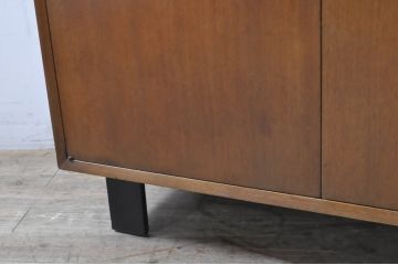 アメリカビンテージ　George Nelson(ジョージ・ネルソン)　Hermanmiller(ハーマンミラー)社製　洗練された佇まいが魅力的なサイドボード(キャビネット、収納棚、戸棚、ヴィンテージ)(R-067617)