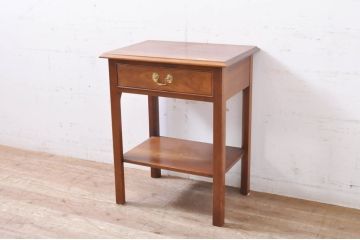 中古　Stickley(スティックレー、スティックレイ)　シンプルで上品な佇まいが魅力の引き出し付きサイドテーブル(ナイトテーブル、エンドテーブル、ローテーブル、花台、飾り台、ヴィンテージ)(R-067619)