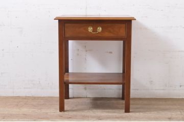 中古　Stickley(スティックレー、スティックレイ)　シンプルで上品な佇まいが魅力の引き出し付きサイドテーブル(ナイトテーブル、エンドテーブル、ローテーブル、花台、飾り台、ヴィンテージ)(R-067619)