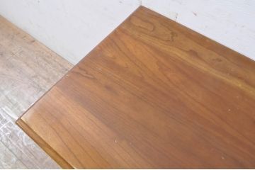 中古　Stickley(スティックレー、スティックレイ)　シンプルで上品な佇まいが魅力の引き出し付きサイドテーブル(ナイトテーブル、エンドテーブル、ローテーブル、花台、飾り台、ヴィンテージ)(R-067619)