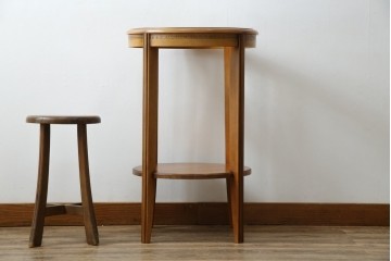 中古　フランス家具　円形　象嵌入り　クラシカルな雰囲気漂うサイドテーブル　(R-067620)