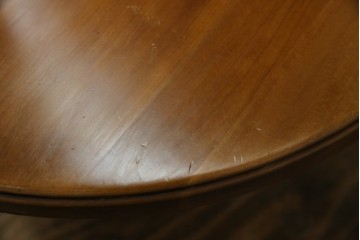 中古　フランス家具　円形　象嵌入り　クラシカルな雰囲気漂うサイドテーブル　(R-067620)