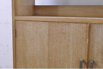 和製アンティーク　昭和レトロ　ナラ材　シンプルなデザインが取り入れやすい扉付き本棚(オープンラック、ブックシェルフ、収納棚、戸棚、キャビネット、飾り棚、ディスプレイラック)(R-067628)