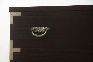 中古　伝統工芸品　和モダンなデザインが魅力的な脚付き加茂桐箪笥(和タンス、衣装箪笥、民芸箪笥、民芸家具、整理タンス、桐たんす、引き出し)(R-067629)