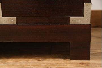中古　伝統工芸品　和モダンなデザインが魅力的な脚付き加茂桐箪笥(和タンス、衣装箪笥、民芸箪笥、民芸家具、整理タンス、桐たんす、引き出し)(R-067629)