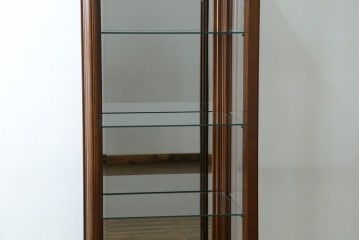 中古　美品!!　国会議事堂納品の高級家具メーカー　徳田家具　クラシカルなデザインが魅力の縦型キュリオケース　(R-067630)