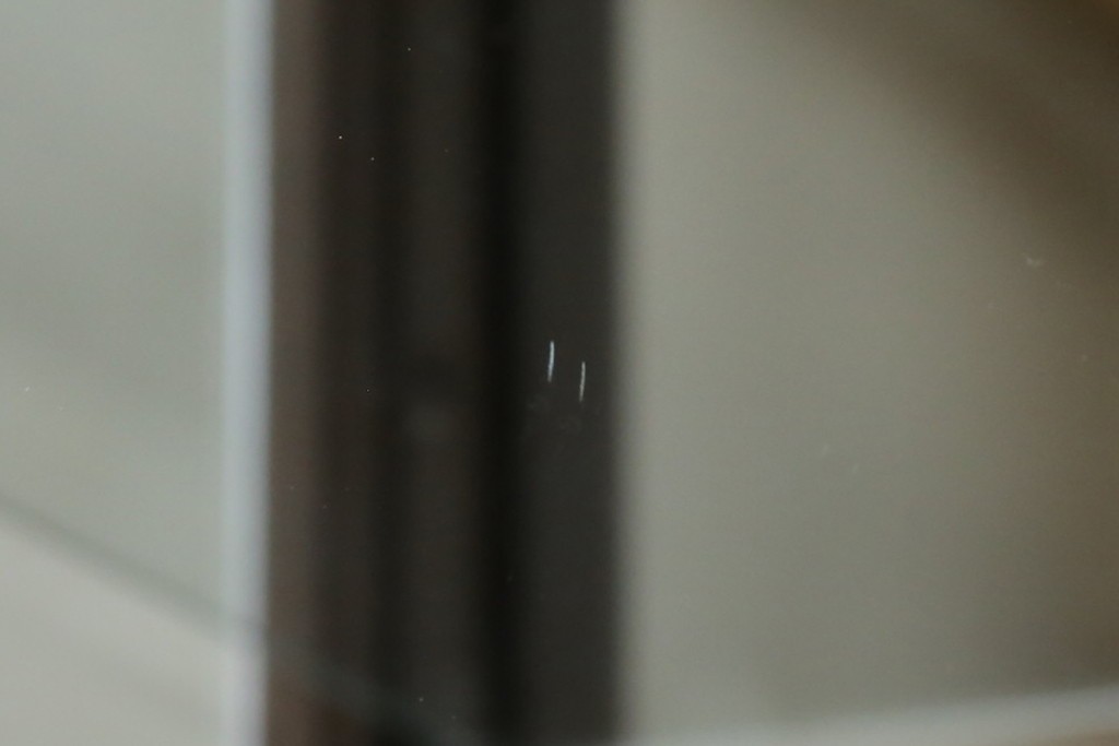 中古　美品!!　国会議事堂納品の高級家具メーカー　徳田家具　クラシカルなデザインが魅力の縦型キュリオケース　(R-067630)