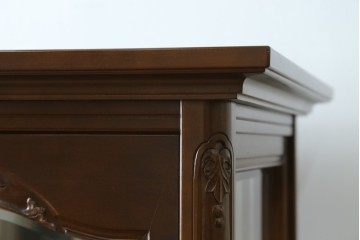 中古　美品!!　国会議事堂納品の高級家具メーカー　徳田家具　クラシカルなデザインが魅力の縦型キュリオケース　(R-067630)