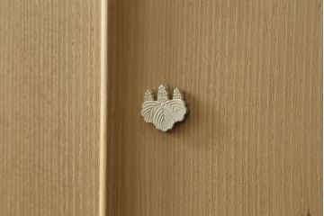 中古　高級品!!　福岡県大川産　蒔絵入り　上質な和の空間を演出する総桐箪笥(並厚、桐たんす、衣装箪笥、着物箪笥、収納タンス、和タンス、引き出し)(R-067632)