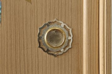 中古　高級品!!　福岡県大川産　蒔絵入り　上質な和の空間を演出する総桐箪笥(並厚、桐たんす、衣装箪笥、着物箪笥、収納タンス、和タンス、引き出し)(R-067633)