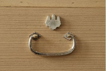 中古　高級品!!　福岡県大川産　蒔絵入り　上質な和の空間を演出する総桐箪笥(並厚、桐たんす、衣装箪笥、着物箪笥、収納タンス、和タンス、引き出し)(R-067633)