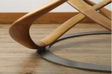 中古　ポラダ(porada)社　INFINITY(インフィニティ)　アクタス取り扱い　オブジェのような美しい佇まいに目を奪われるリビングテーブル(センターテーブル、カクテルテーブル、カフェテーブル、コーヒーテーブル、ラウンドテーブル、ガラステーブル)(定価約57万6千円)(R-067635)