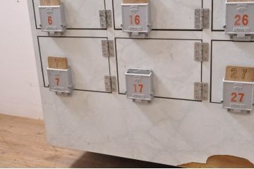 和製ビンテージ　ペイント仕上げ限定　昭和レトロな雰囲気を高める下駄箱(収納棚、ロッカー、戸棚、ヴィンテージ)(R-067639)
