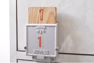 和製ビンテージ　ペイント仕上げ限定　昭和レトロな雰囲気を高める下駄箱(収納棚、ロッカー、戸棚、ヴィンテージ)(R-067639)