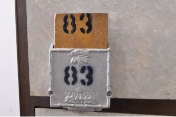 和製ビンテージ　ペイント仕上げ限定　昭和レトロな雰囲気を高める下駄箱(収納棚、ロッカー、戸棚、ヴィンテージ)(R-067640)