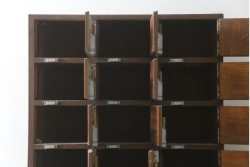 和製ビンテージ　ペイント仕上げ限定　昭和レトロな雰囲気を高める下駄箱(収納棚、ロッカー、戸棚、ヴィンテージ)(R-067641)