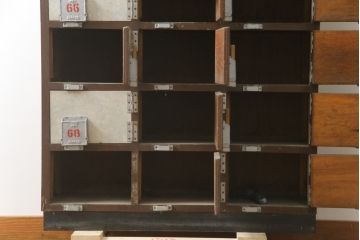 和製ビンテージ　ペイント仕上げ限定　昭和レトロな雰囲気を高める下駄箱(収納棚、ロッカー、戸棚、ヴィンテージ)(R-067641)