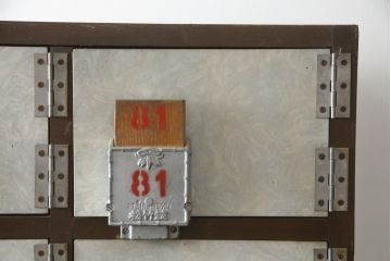 和製ビンテージ　ペイント仕上げ限定　昭和レトロな雰囲気を高める下駄箱(収納棚、ロッカー、戸棚、ヴィンテージ)(R-067641)