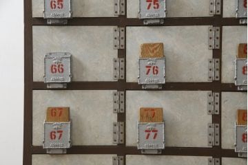 和製ビンテージ　ペイント仕上げ限定　昭和レトロな雰囲気を高める下駄箱(収納棚、ロッカー、戸棚、ヴィンテージ)(R-067641)