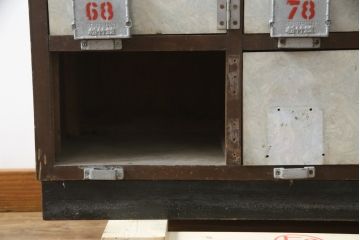 和製ビンテージ　ペイント仕上げ限定　昭和レトロな雰囲気を高める下駄箱(収納棚、ロッカー、戸棚、ヴィンテージ)(R-067641)