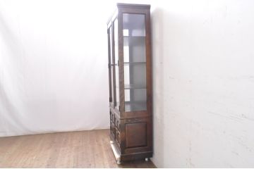 中古　希少な廃盤品!!　北海道民芸家具　OM158　落ち着きのある上品な空間づくりにおすすめな三面ガラスのキャビネット(ガラスケース、ショーケース、収納棚、戸棚、飾り棚、陳列棚、店舗什器)(R-067656)