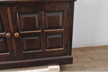 中古　希少な廃盤品!!　北海道民芸家具　OM158　落ち着きのある上品な空間づくりにおすすめな三面ガラスのキャビネット(ガラスケース、ショーケース、収納棚、戸棚、飾り棚、陳列棚、店舗什器)(R-067656)