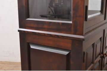 中古　希少な廃盤品!!　北海道民芸家具　OM158　落ち着きのある上品な空間づくりにおすすめな三面ガラスのキャビネット(ガラスケース、ショーケース、収納棚、戸棚、飾り棚、陳列棚、店舗什器)(R-067656)