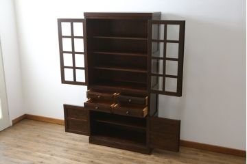 中古　美品　松本民芸家具　シックな空間づくりが叶うG-2型面取り食器棚(収納棚、戸棚、本箱、ブックケース、カップボード、キャビネット)(定価約62万円)(R-067657)
