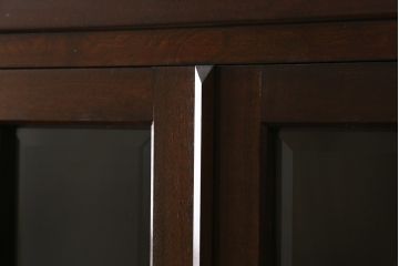 中古　美品　松本民芸家具　シックな空間づくりが叶うG-2型面取り食器棚(収納棚、戸棚、本箱、ブックケース、カップボード、キャビネット)(定価約62万円)(R-067657)