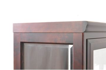 中古　国産民芸家具　落ち着きのある上品な空間づくりにおすすめな三面ガラスの縦型キャビネット(キュリオケース、ショーケース、コレクションケース、飾り棚、戸棚、収納棚、店舗什器)(R-067659)